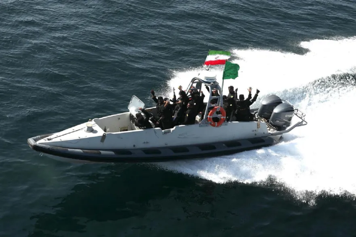  إيران قد تفعل جبهة مضيق باب المندب إذا وقعت هجمات على أراضيها
